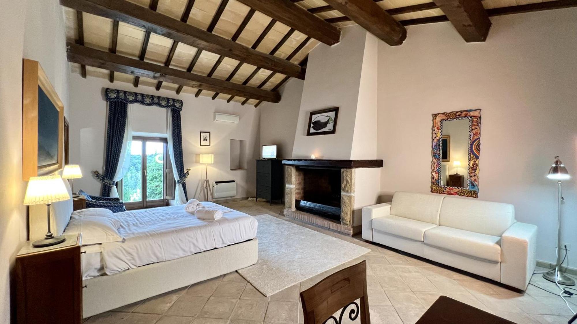 Agriturismo Cerrosughero Канино Экстерьер фото
